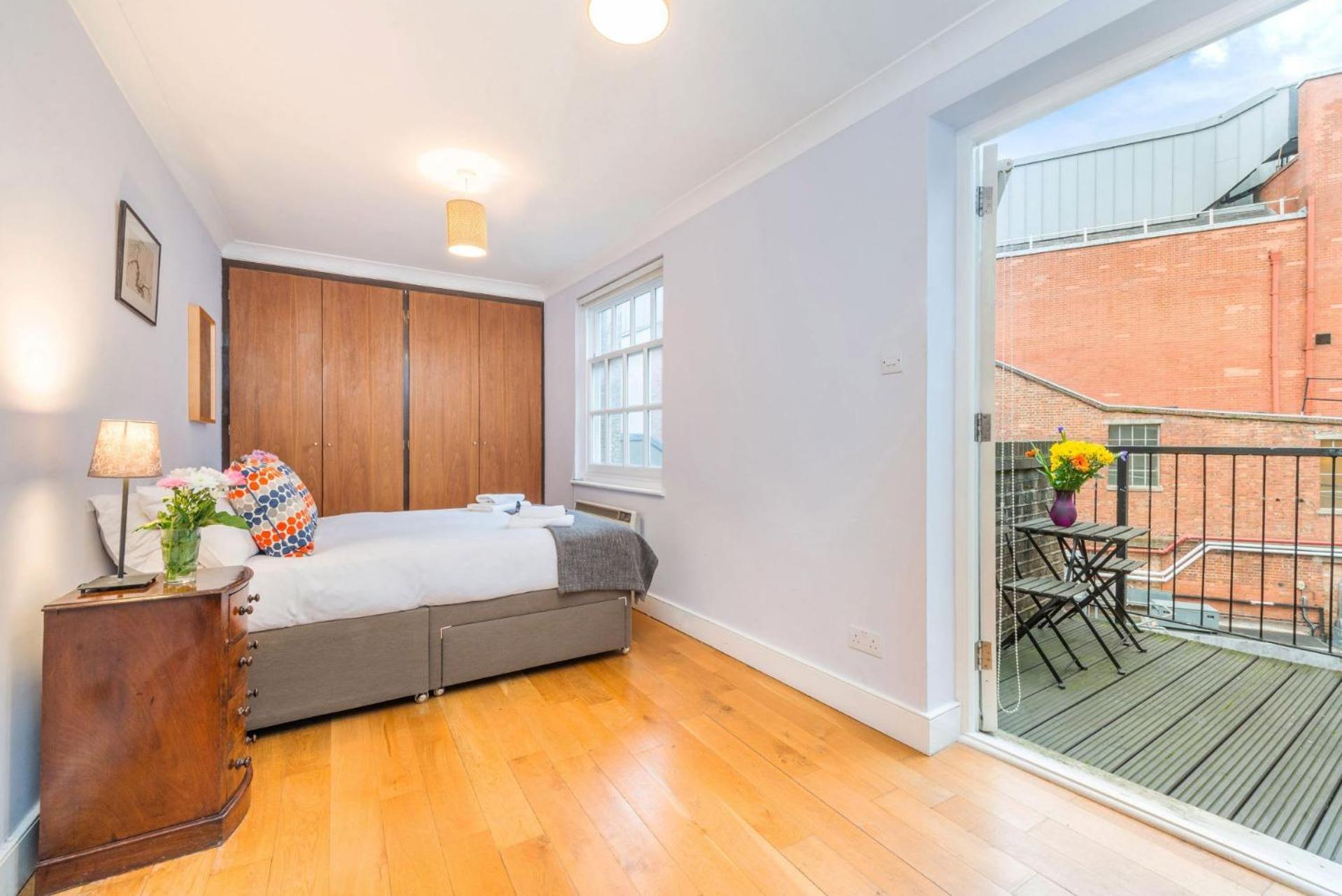 Nelson'S Pad - Trafalgar Square - By Frankie Says Londra Dış mekan fotoğraf